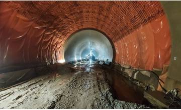 V tuneli Višňové prebieha betonáž sekundárneho ostenia, analýza poškodení má byť hotová do konca júla
