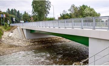 Minulý rok sa v Trstenej zrútil starý poškodený most, dnes na jeho mieste otvorili nový