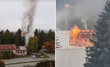 AKTUÁLNE: V Ústrednej vojenskej nemocnici v Ružomberku došlo k požiaru, zasahujú hasiči zo štyroch miest