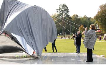 Dielo Pulzujúce srdce univerzity dnes v Žiline slávnostne odhalili. Odkryli aj jeho význam