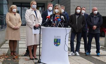 Zdravotníctvo je pred kolapsom, zástupcovia samosprávy a nemocníc vyzývajú k zodpovednosti a očkovaniu