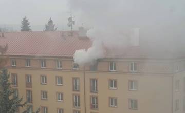 VIDEO: Z bytového domu na Veľkej Okružnej sa šíril hustý dym, v byte našli nehybné telo ženy