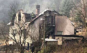V obci Makov horela hospodárska budova aj rodinný dom, dobrovoľní hasiči dorazili na miesto za 13 minút