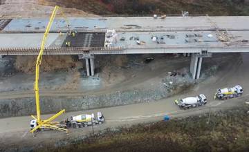 VIDEO: V tuneli Višňové začne výstavba podkladu pod vozovkou, vo vonkajšej časti betónujú najdlhšie mosty