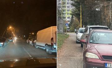 Na ulici Ivana Krasku na Hlinách blokujú autá chodníky aj cestu, mestská polícia využíva objektívnu zodpovednosť