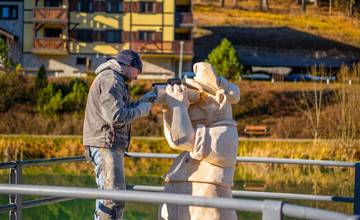Nová atrakcia v Hrabovskej doline v Ružomberku: Rezbári vytvorili osem drevených Macov