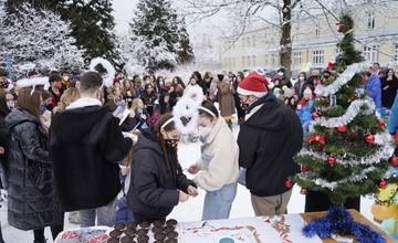 Obchodná akadémia v Žiline mala pandemické imatrikulácie. Študenti kreatívnym spôsobom spoznávali históriu školy