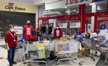 Potravinová zbierka pre ľudí v núdzi prebieha aj v Žiline. Potraviny a drogériu môžete darovať aj online 