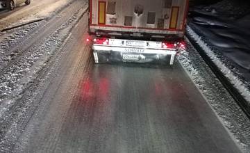 AKTUÁLNE: Na cestách v Žiline a okolí sa začala tvoriť poľadovica, vytvárajú sa aj kolóny