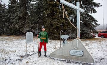 FOTO: V Liptovskom Mikuláši vzniklo pamätné miesto popravy Jánošíka. Šibenica má takmer štyri metre