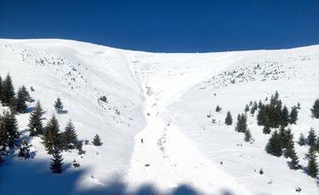 Na všetkých pohoriach dnes platí zvýšená lavínová hrozba, objaviť sa môže aj silný nárazový vietor