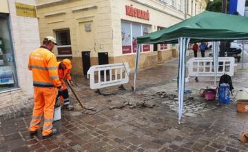 Liptovský Mikuláš priblížil prácu zimnej údržby. Keď nesneží, pracovníci maľujú či vymieňajú obklad