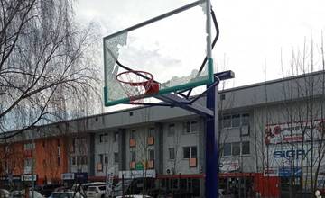 Na jednom zo športovísk v Žiline zaznamenali vandalizmus, neznáma osoba poškodila basketbalový kôš