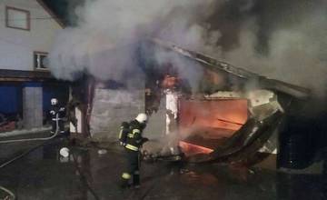 V obci Podvysoká v Čadci bol nahlásený požiar garáže, pomáhali aj dobrovoľníci