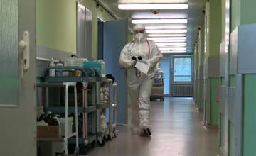 Omikron zasiahol aj Žilinský kraj a rýchlo sa šíri. Župa dodáva informačné letáky na pomoc