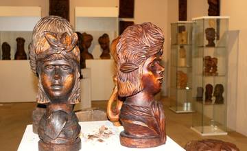 FOTO: V Budatínskom hrade sprístupnili unikátnu výstavu tvorby žilinského rezbára Miroslava Ďuratného