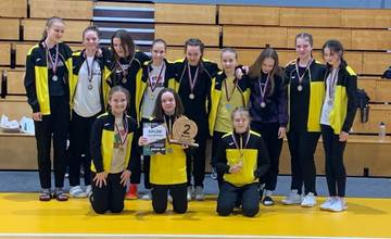 Ďalší úspech klubu Slovan Malá Fatra: Staršie žiačky hádzanárskeho tímu získali na turnaji v Trebišove druhé miesto