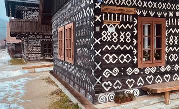 Čičmany bojujú s finančnými problémami, za využívanie tradičných ornamentov obci takmer nikto neprispieva