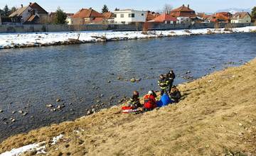 Primátor Liptovského Mikuláša ocenil mužov za záchranu ľudského života: Topiaceho muža vyťahovali z ľadovej vody
