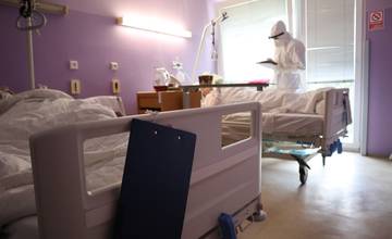 Nemocnica v Žiline eviduje nárast počtu hospitalizovaných aj výpadok personálu kvôli variantu omikron