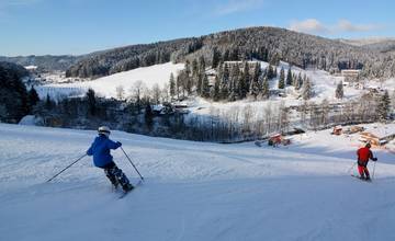 Lyže, termálne bazény a zľavy: Sedem dôvodov, prečo sa cez jarné prázdniny oplatí navštíviť Veľké Karlovice