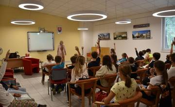 V krajskej knižnici pripravili počas jarných prázdnin program, súčasťou bude aj workshop na výrobu machových obrazov