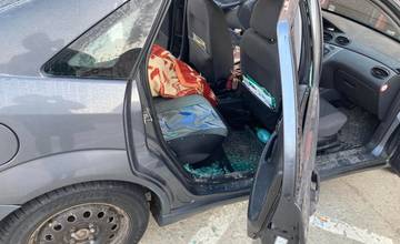 Na Hájiku rozbil niekto okno na osobnom automobile, majiteľka prosí o pomoc pri hľadaní vinníka