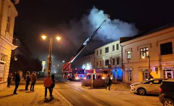 V Liptovskom Mikuláši horel bytový dom, evakuovať museli 15 ľudí