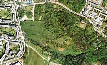 Lúka pri lesoparku v Žiline sa možno dočká využitia, začala sa súťaž o návrh rekreačno-športového areálu