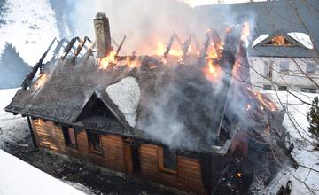 V Makove zhorel rodinný dom, hasiči zo štyroch obcí zasahovali 5 hodín