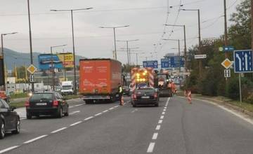 Na Košickej ulici v Žiline sa prepadol kanalizačný poklop, oprava potrvá do večera