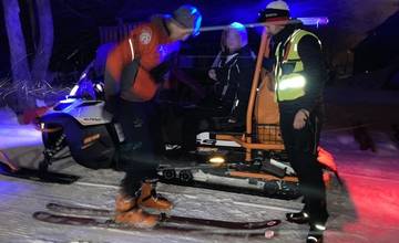 Horskí záchranári pomáhali v sobotu v noci mužovi, ktorý pod Chopkom stratil orientáciu a jednu lyžu