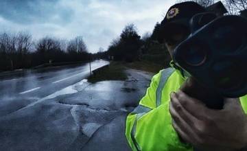 Počas minulého víkendu spôsobili vodiči v Žilinskom kraji až 563 priestupkov, zaistených bolo 5 osôb