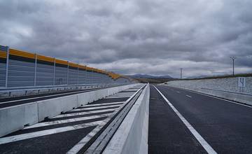 Diaľnica D1 je medzi Martinom a Turanmi obojsmerne uzavretá, dôvodom sú geodetické merania mostov
