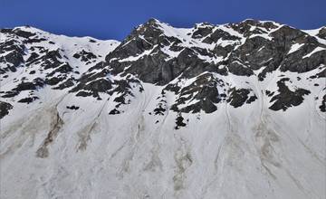 V Západných a Vysokých Tatrách popoludní stúpne lavínová hrozba na 3. stupeň, oteplenie spôsobí topenie snehu