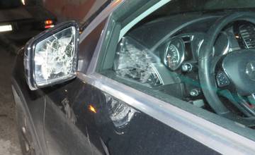 Polícia zadržala cudzinca, ktorý vo Vrútkach poškodil dve zaparkované motorové vozidlá