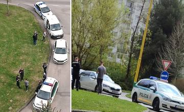 Na žilinskom sídlisku Vlčince zadržali policajti 33-ročného muža, zaistený materiál putuje na expertízu