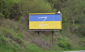 Na billboardy s ukrajinskou vlajkou pod Strečnom niekto nasprejoval písmeno Z, polícia hľadá páchateľa