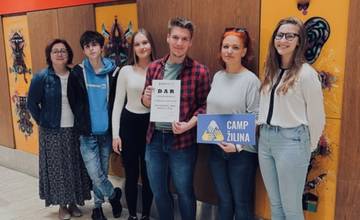 Študenti gymnázia Hlinská v Žiline zorganizovali zbierku pre Ukrajinu. Výťažok putoval organizácii Camp Žilina