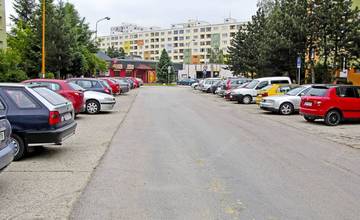 Mestskí policajti v Žiline upozorňujú vodičov, aby si zamykali autá. Otvorené vozidlá lákajú zlodejov