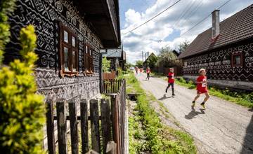 FOTO: Viac ako 1000 bežcov sa v Čičmanoch zúčastnilo pretekov Behaj lesmi. Vyzbierali peniaze na dobročinné projekty