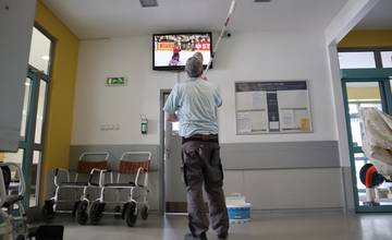 FOTO: Urgentný príjem v žilinskej nemocnici bol kompletne vymaľovaný za plnej prevádzky oddelenia