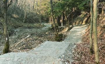 Dvojica cyklistov napadla turistov na žilinskom Hradisku, žena dostala ranu päsťou do hlavy