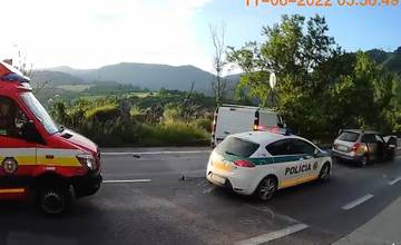 VIDEO: Pod hradom Strečno došlo k ďalšej dopravnej nehode, zrazilo sa osobné auto s dodávkou