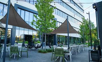 Žilinská kaviareň PostCafe otvorila streetfoodovú prevádzku, počas leta má navyše pripravený bohatý program