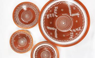 Skanzen vo Vychylovke pozýva milovníkov tradičných remesiel na novootvorenú výstavu Trstenská keramika