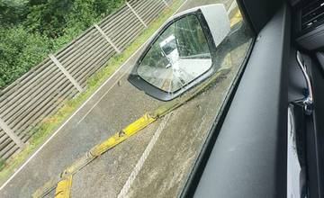 Na ceste pod Strečnom sa v jednom pruhu nachádza nebezpečná prekážka, zvýšte opatrnosť