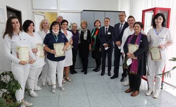 Spolupráca žilinskej nemocnice a občianskeho združenia Priatelia Stonožky prinesie na oddelenia nové vybavenie