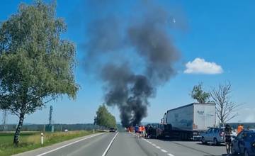 VIDEO: Pri hraničnom priechode Trstená - Chyžné horelo osobné auto