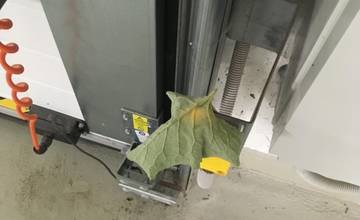Na Vlčincoch sa zlodeji opäť pokúšali preniknúť do podzemných garáží, lopúchom prekryli senzory brán 
